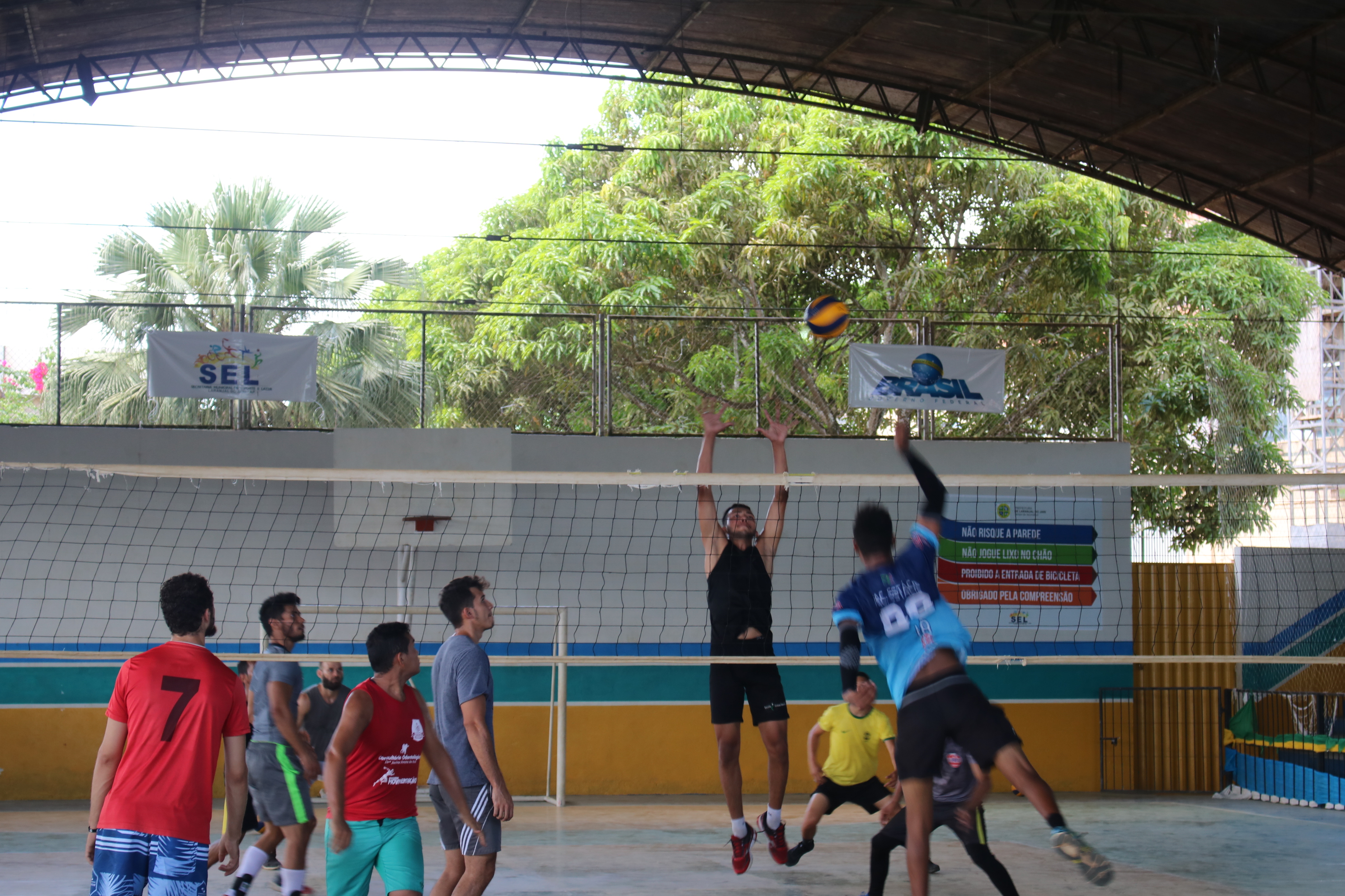 Seleção masculina e feminina de vôlei de Laranjal do Jari se preparam para disputar o intermunicipal.